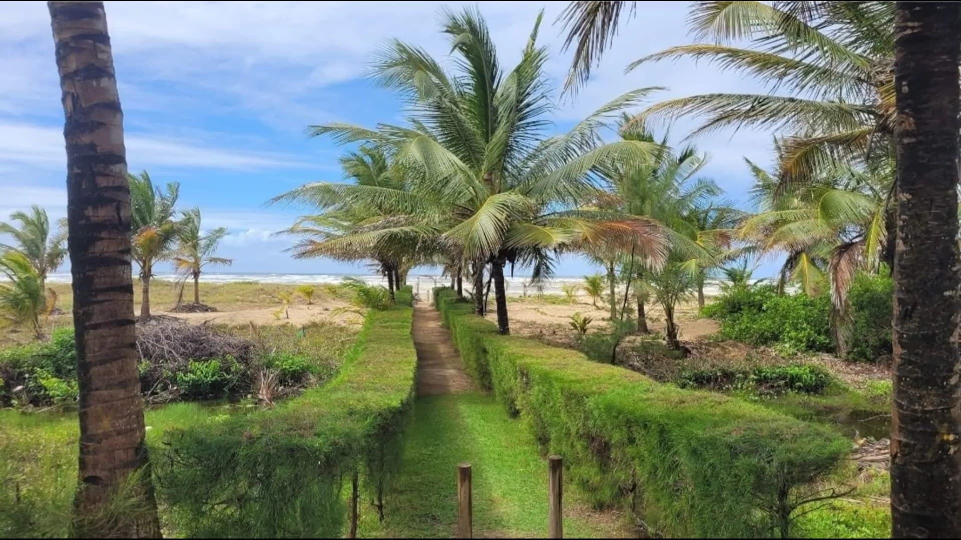 Casa 4/4 aconchegante cond. fechado frente mar!
