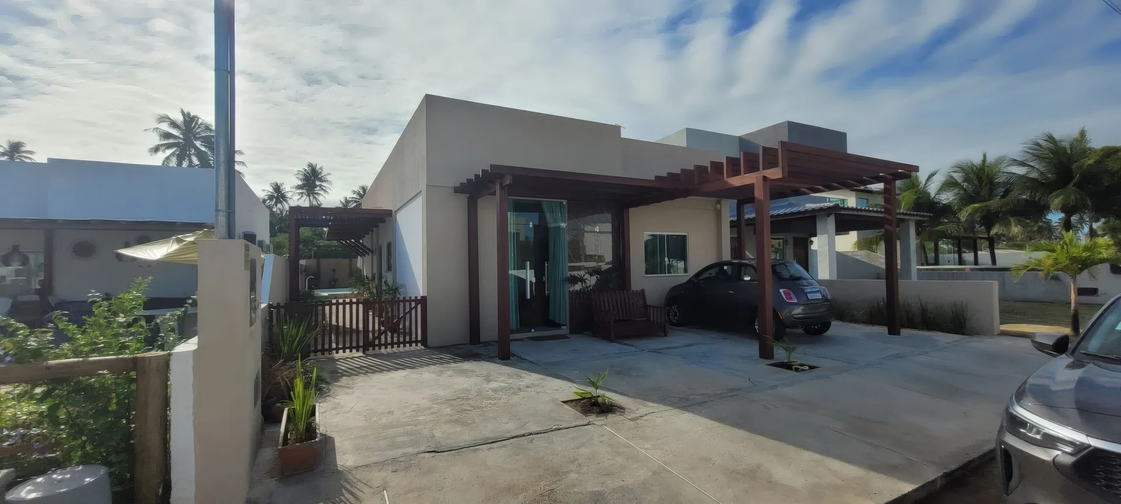 Casa 4/4 cond frente mar, piscina e área gourmet.