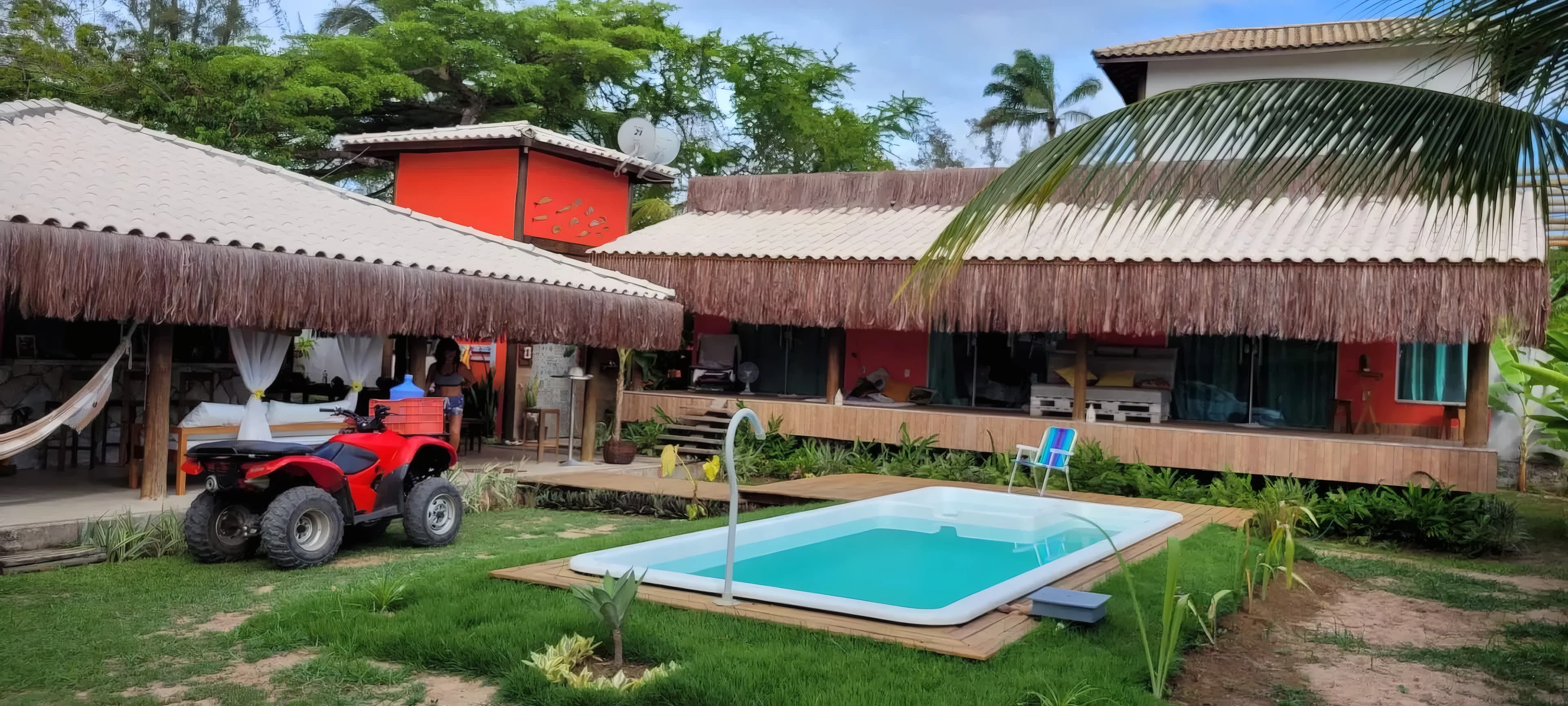 Casa estilo tailandesa 3 suítes c/ piscina e hidro