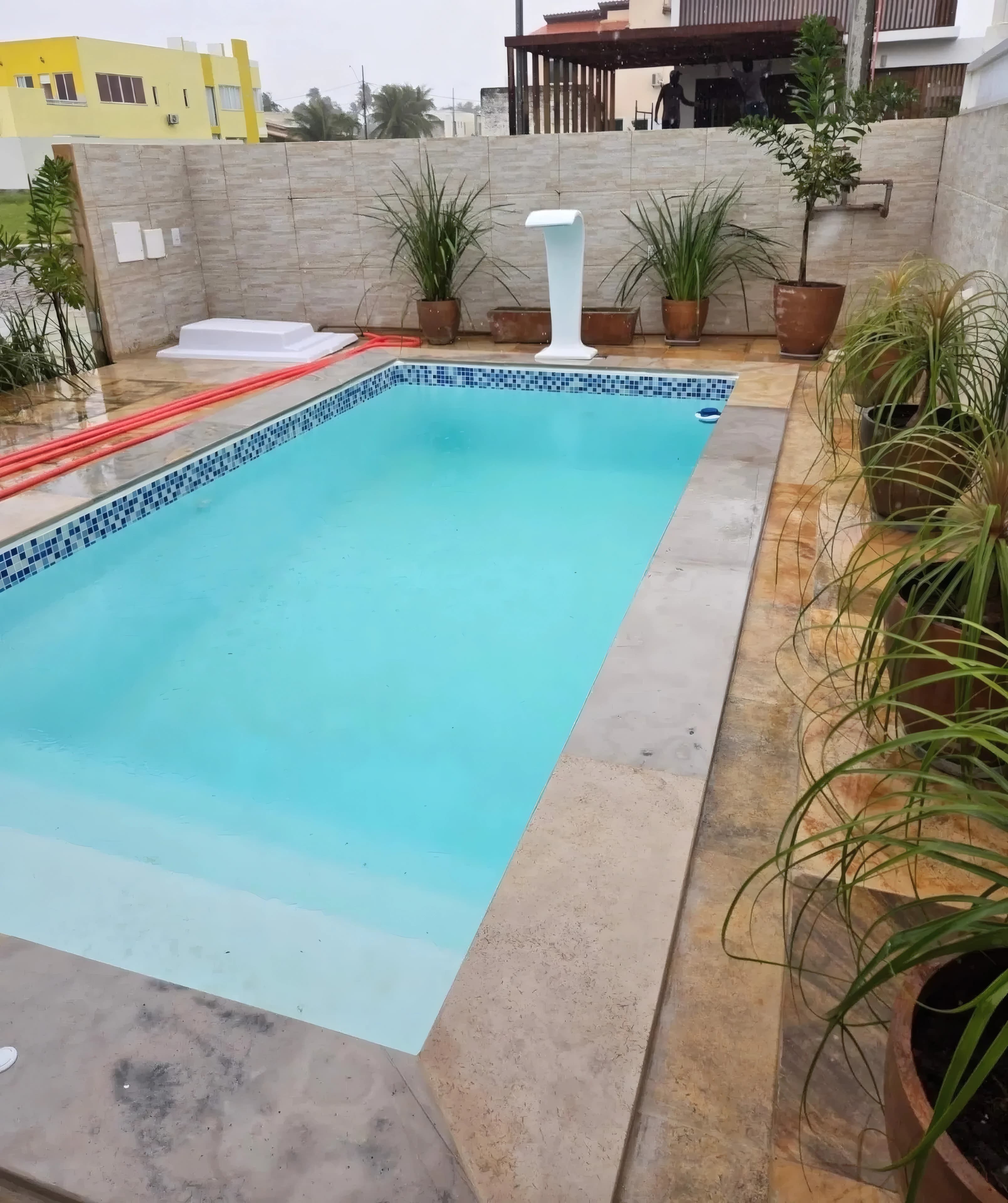 Casa 4 quartos, piscina e área gourmet frente mar.
