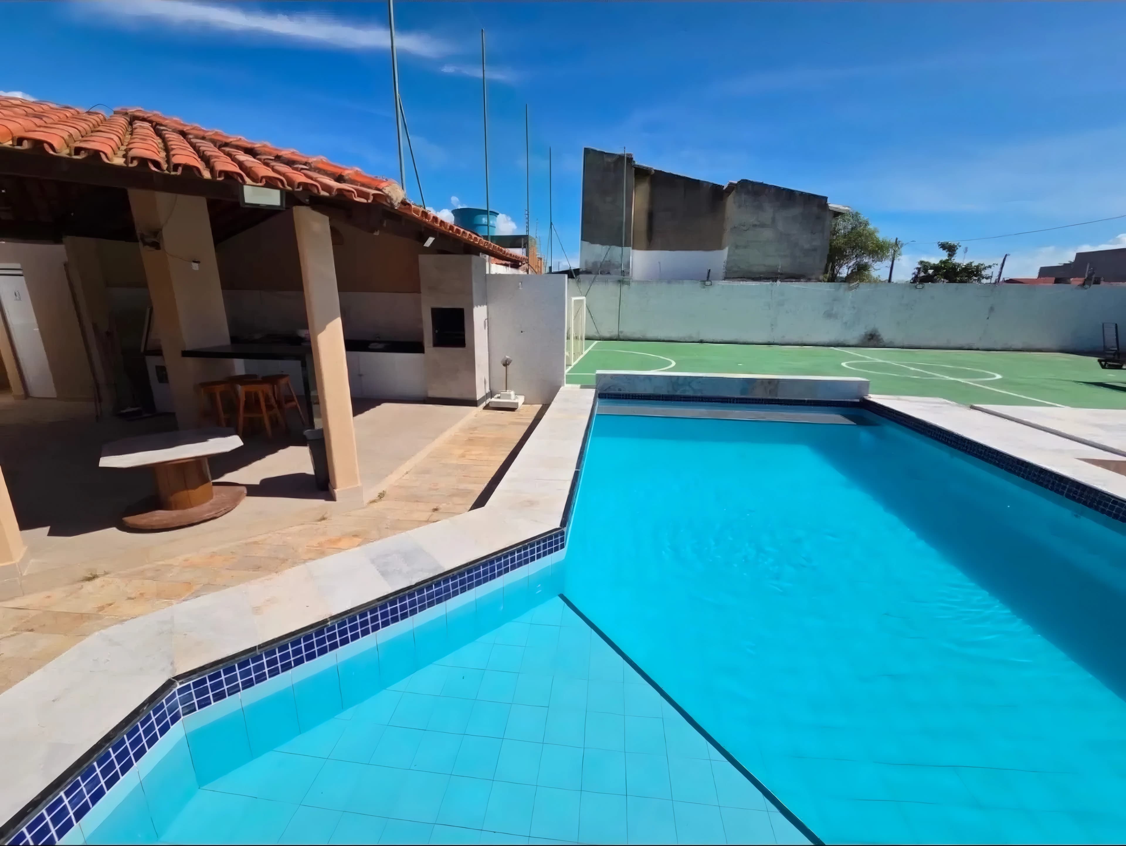 Casa 3 suítes com piscina e quadra