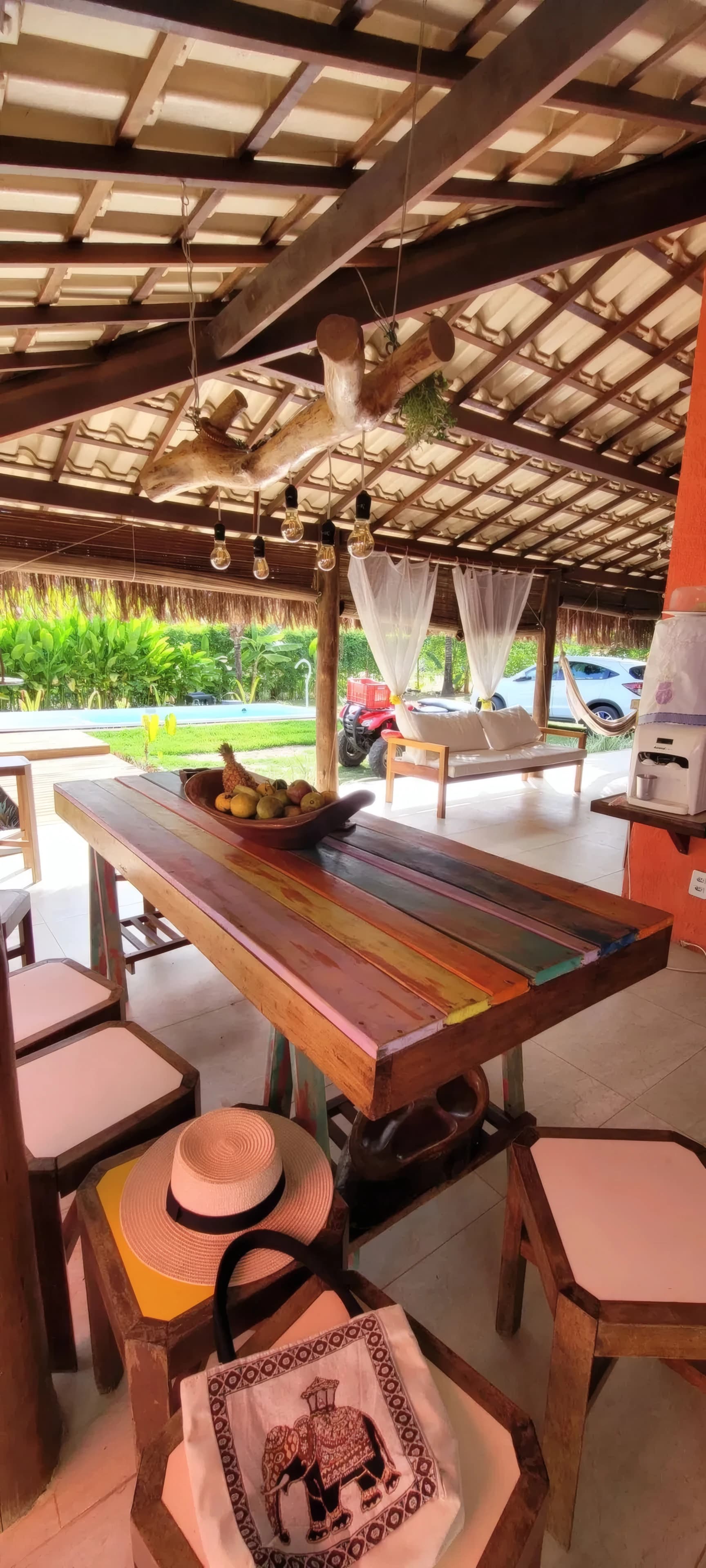 Casa estilo tailandesa 3 suítes c/ piscina e hidro